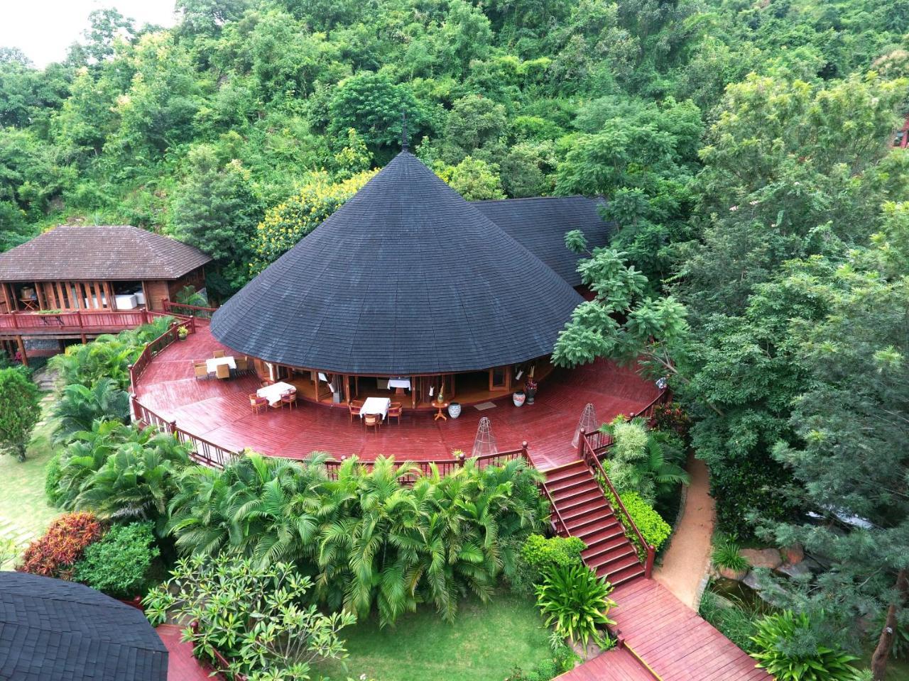 ניאונגשווה Pristine Lotus Resort מראה חיצוני תמונה